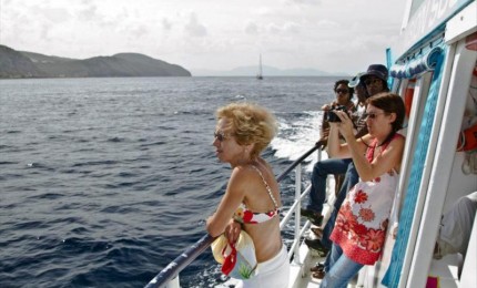 YKEVA - excursions culturelles, combinées terre /mer en catamaran à moteur (45 places!)